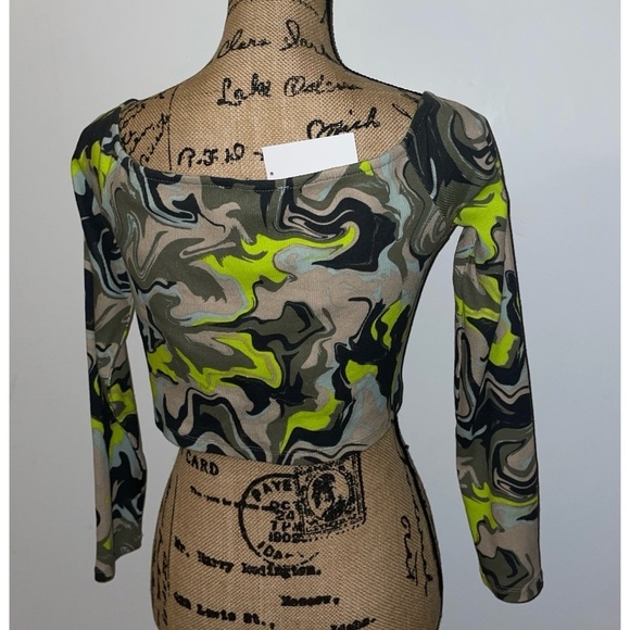 H & M Ribbed Off The Shoulder Crop Top - Picture 2 of 5